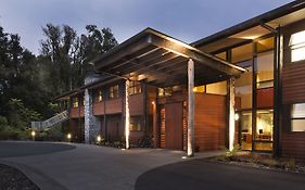 Te Waonui Forest Retreat